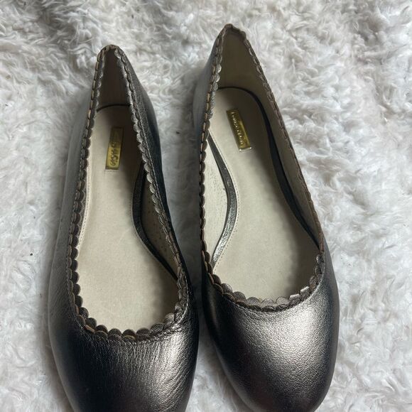 Louise Et Cie Caynlee  synthetic leather Pewter GoldScalloped Edges Flats SZ11M - Picture 2 of 7